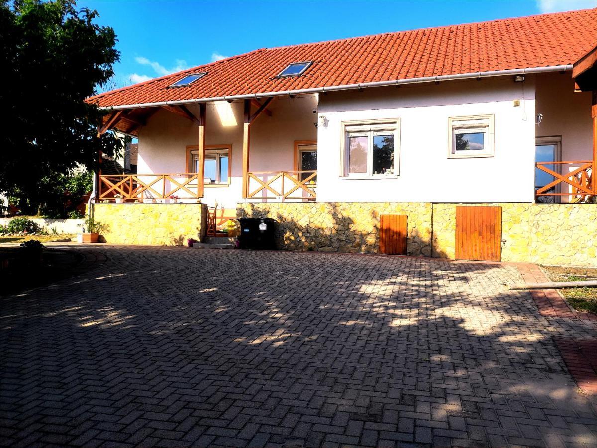 Szandra Vendeghaz Osku Exteriör bild