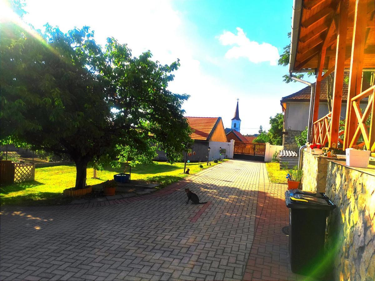 Szandra Vendeghaz Osku Exteriör bild